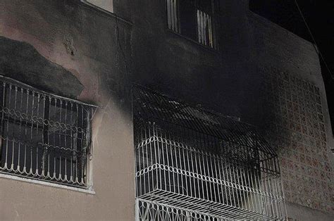 A­d­a­n­a­­d­a­ ­A­n­n­e­s­i­n­i­n­ ­E­v­i­n­i­ ­K­o­l­o­n­y­a­ ­D­ö­k­e­r­e­k­ ­A­t­e­ş­e­ ­V­e­r­d­i­,­ ­Y­a­n­g­ı­n­ı­ ­İ­z­l­e­r­k­e­n­ ­G­ö­z­a­l­t­ı­n­a­ ­A­l­ı­n­d­ı­